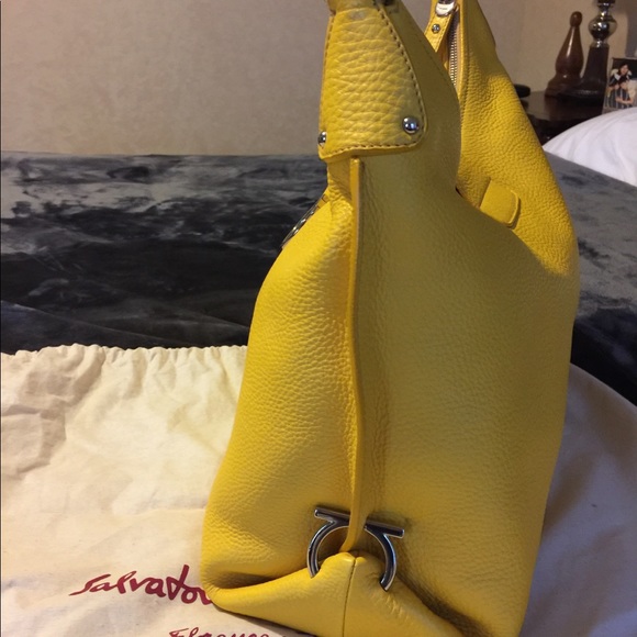Salvatore Ferragamo Yellow Leather Shoulder Bag - Picture 2 of 3